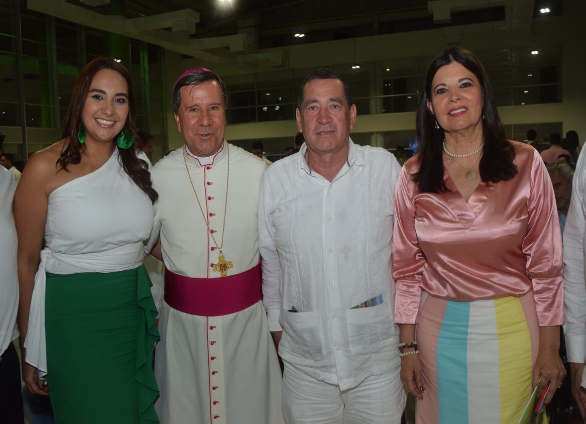 Adriana Escobar, Monseñor Froilán Casas, Diputado Julio Cesar Díaz y Representante a la Cámara, Flora Perdomo.